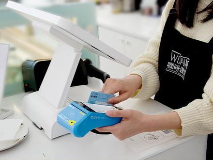 拉卡拉要押金送pos靠譜嗎？是真的嗎？