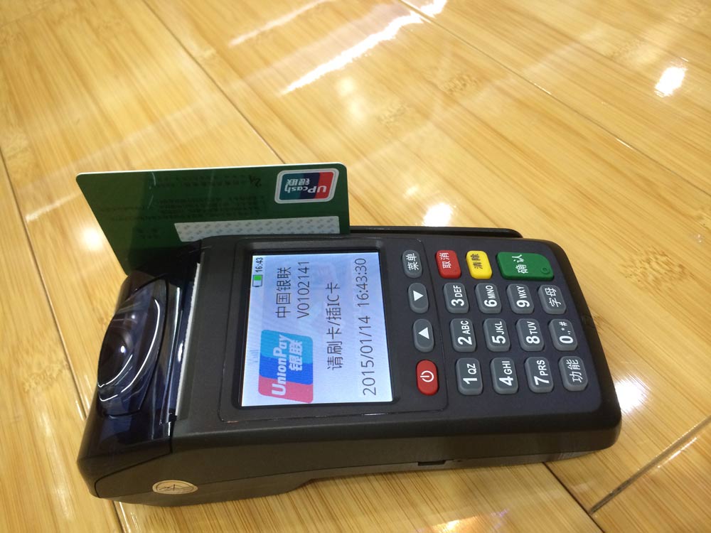 立刷950pos機費率多少？會有其他的費用嗎？